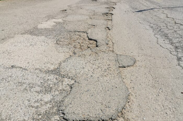 Τριτοκοσμικές εικόνες στους δρόμους των Ψαχνών:«Σπάσαμε τα αυτοκίνητά μας»