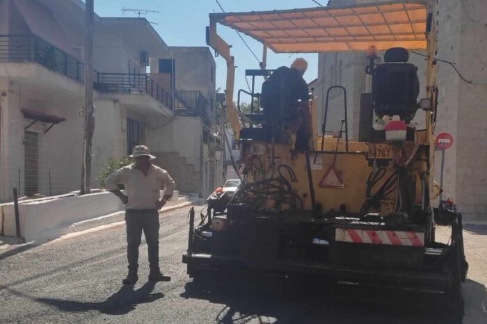 Ασφαλτόστρωση κεντρικής οδού στα Πολιτικά