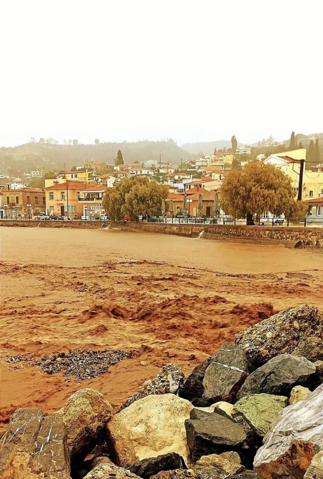 Κακοκαιρία Elias: Η λάσπη έχει φτάσει στη θάλασσα της Λίμνης Ευβοίας – Δείτε φωτογραφίες evia laspes 1