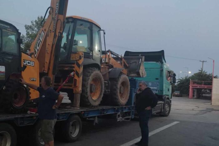 Δύο μηχανήματα έργων στέλνει στον Βόλο ο Ψαθάς
