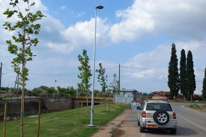 Τοποθετήθηκαν φώτα στον Παραποτάμιο