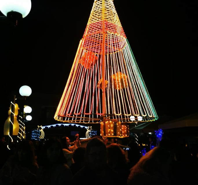 Λευκή νύχτα και άναμμα χριστουγεννιάτικου δένδρου το Σάββατο 2 Δεκεμβρίου στα Ψαχνά