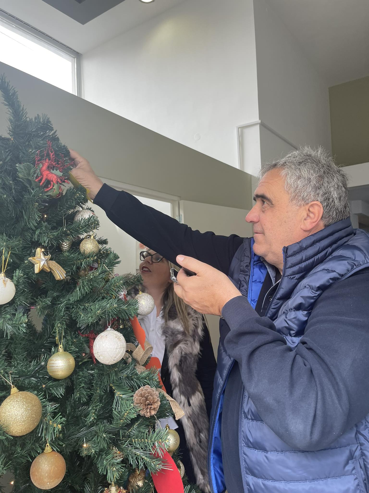 Ψαχνά:Στολίστηκε το Χριστουγεννιάτικο δένδρο στις κοινωνικές υπηρεσίες του Δήμου Διρφύων Μεσσαπίων 16