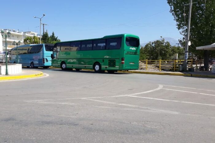 Τροχαίο κάτω από το Δημαρχείο Ψαχνών