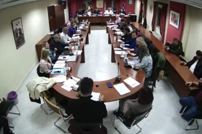 Live το Δημοτικό συμβούλιο του Δήμου Διρφύων Μεσσαπίων