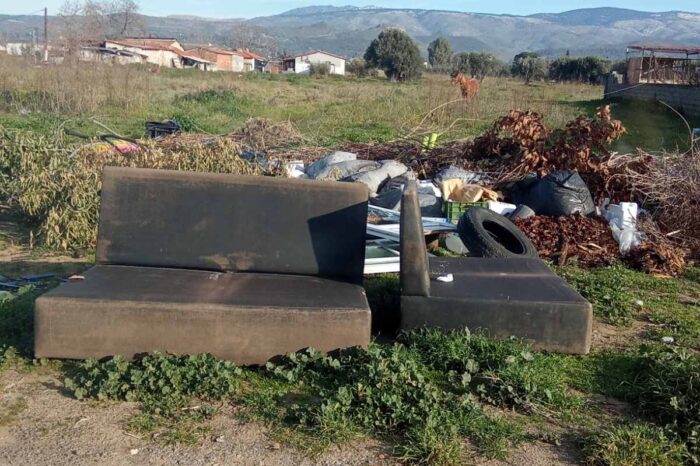 Κάτοικοι Καστέλλας:«Είμαστε ένα χρόνο μέσα στα  σκουπίδια»