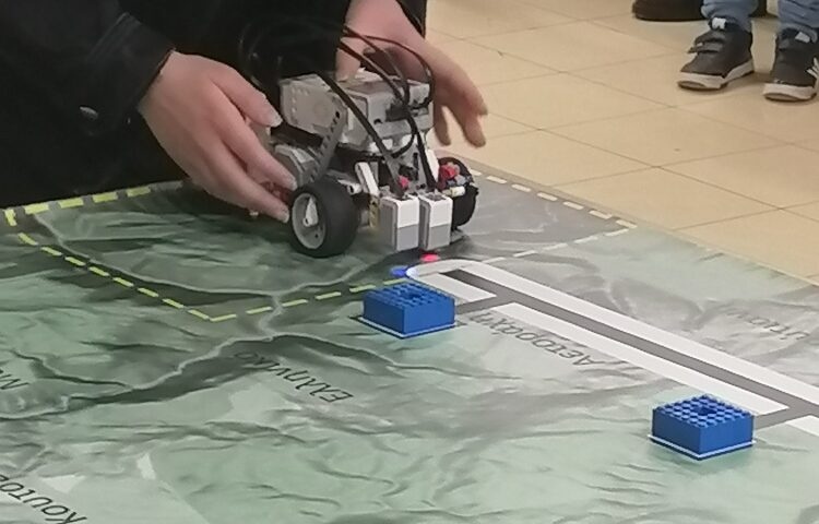 Μαθητές του ΕΠΑΛ Ψαχνών βγήκαν πρώτοι σε Περιφερειακό  Διαγωνισμό Ρομποτικής και προκρίθηκαν στον τελικό του Πανελλήνιου Διαγωνισμού εκπαιδευτικής ρομποτικής