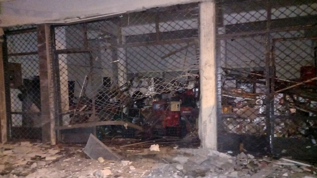 Έκρηξη βόμβας σε κάβα στην Καλλιθέα: Προκάλεσε μεγάλες ζημιές - Δείτε φωτογραφίες