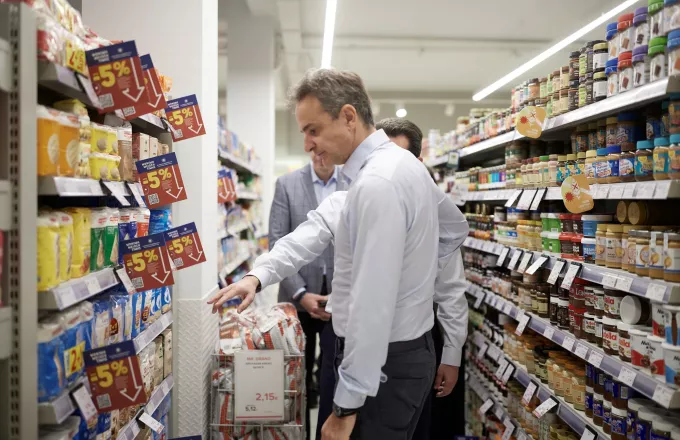 «Έφοδος » Μητσοτάκη σε σούπερ μάρκετ στη Λένορμαν -Για την εφαρμογή των μέτρων μείωσης των τιμών