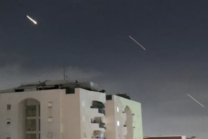 Πάνω από 300 drones και πυραύλους εκτόξευσε το Ιράν κατά του Ισραήλ, το 99% κατερρίφθη