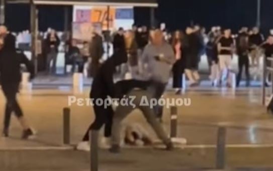 Θεσσαλονίκη: Βίντεο ντοκουμέντο από τον άγριο ξυλοδαρμό 21χρονου – Τον χτυπούν με γροθιές και κλοτσιές