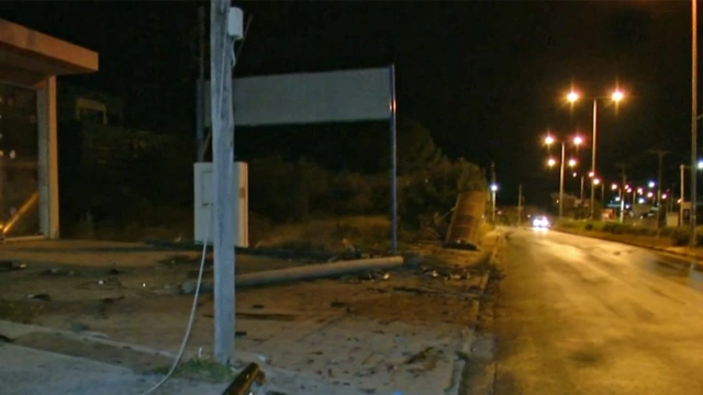 Δύο νεκροί σε τροχαίο στο Μαρκόπουλο - Αυτοκίνητο προσέκρουσε σε κολώνα