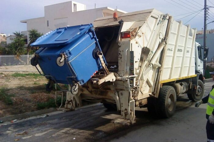 Σοβαρό πρόβλημα με την καθαριότητα στον Δήμο Διρφύων Μεσσαπίων λόγω έλλειψης προσωπικού-Αδειάζει κάδους ο Αντιδήμαρχος