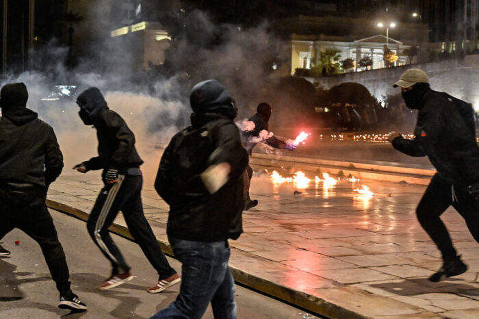 Χαλκίδα: Ομάδα νεαρών με ρόπαλα επιτέθηκε σε ανηλίκους  επειδή ενα παιδί  φορούσε μπλούζα του Ολυμπιακού