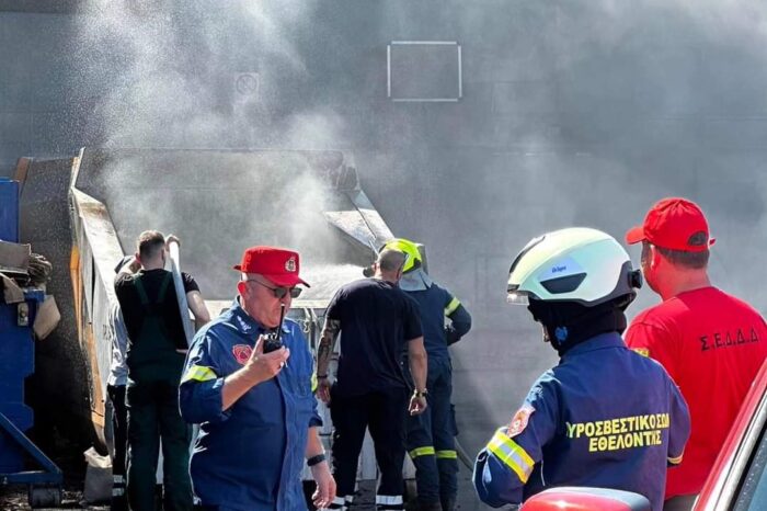 Φωτιά σε κάδο ανακύκλωσης εργοστασίου στα Ψαχνά