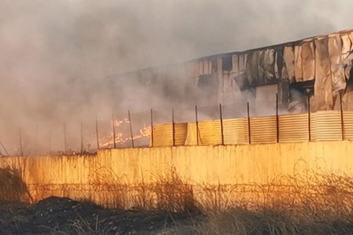 Ριτσώνα:Κάηκε ολοσχερώς το εργοστάσιο διαχείρισης αποβλήτων-Μεγάλες ζημιές και σε δεύτερο εργοστάσιο (video)