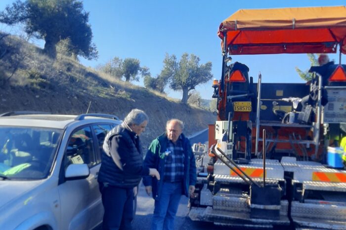 Συνεχίζεται το έργο της  ασφαλτόστρωσης της αγροτικής οδοποιίας Θεολόγου - Μίστρου