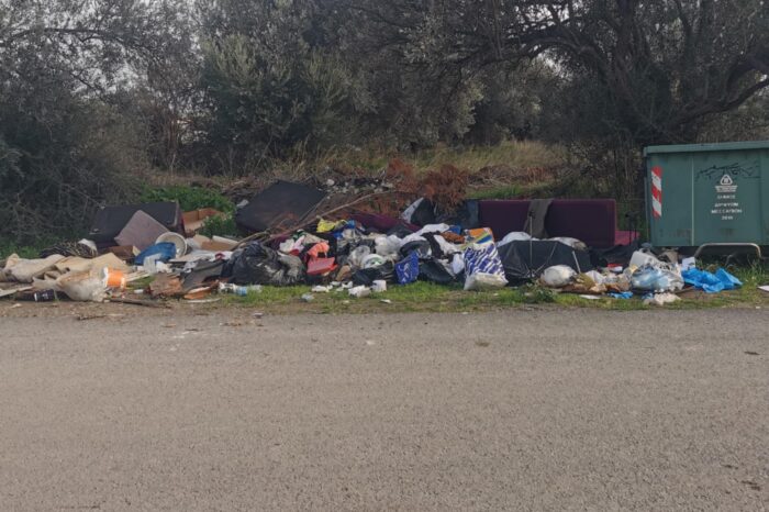 Πνίγεται στα σκουπίδια η Καστέλλα