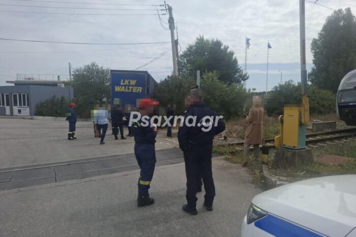 Τραίνο συγκρούστηκε με βυτιοφόρο στο ύψος των Ναυπηγείων στο Βαθύ