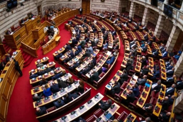 Μεταναστευτικό: Υπερψηφίστηκε στη Βουλή η τροπολογία με τα νέα μέτρα, με 177 ψήφους