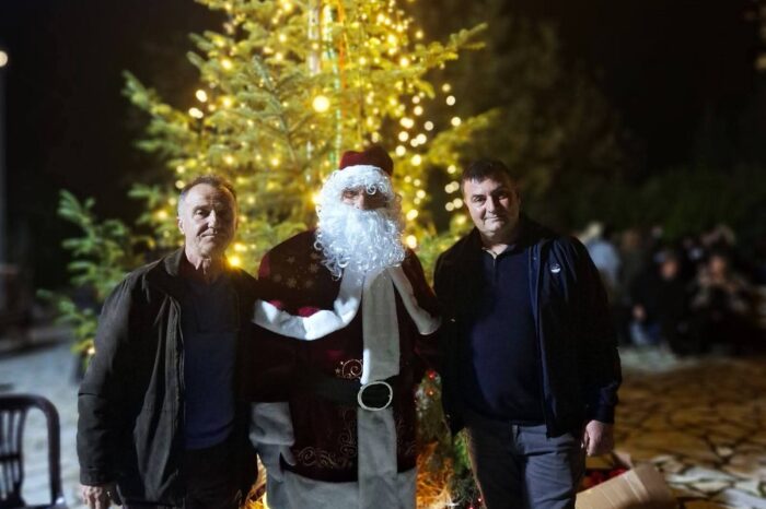 Άναψε το Χριστουγεννιάτικο δένδρο στο Μίστρο - Ευχαριστήριο Προέδρου