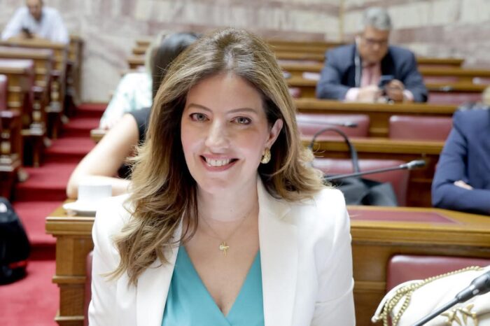 Ευχές από τη Βουλευτή του Νομού Ευβοίας Κωνσταντίνα Καραμπατσώλη