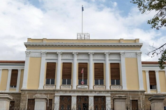 Πρωτοφανές περιστατικό στο Πρωτοδικείο Αθηνών με οπλισμένο δικηγόρο