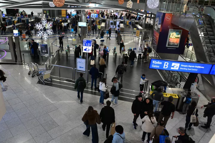 Επαναπατρίστηκαν οι πρώτοι 162 Έλληνες από τη Μέση Ανατολή