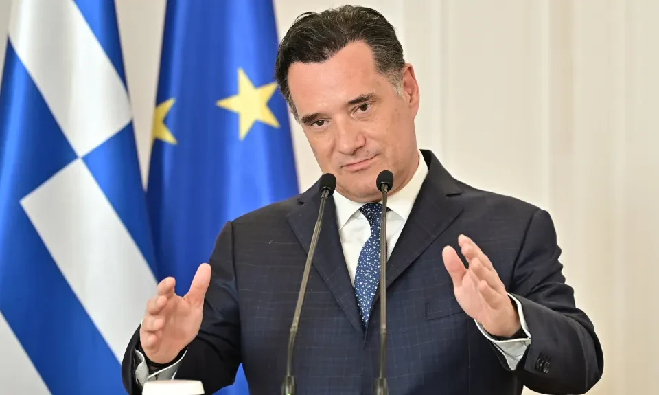 Ο Άδωνις κάνει μήνυση στον Λαζόπουλο και αγωγή στο Mega [βίντεο]