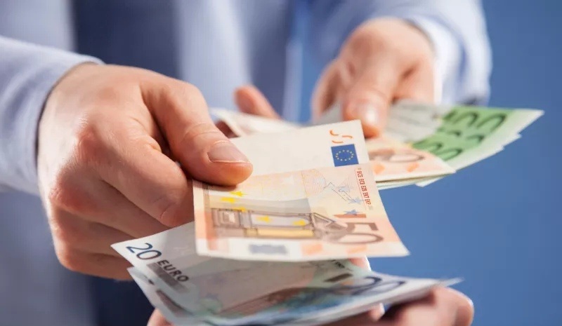 Κατώτατος μισθός: Σε ισχύ από σήμερα η νέα αύξηση