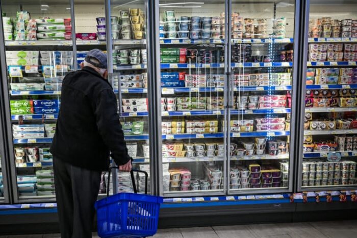 Eurostat: Άλμα στο 3,7% έκανε ο πληθωρισμός στην Ελλάδα τον Αύγουστο – Η αρνητική επίπτωση της Εθνικής Πρωτοβουλίας Μείωσης Τιμών
